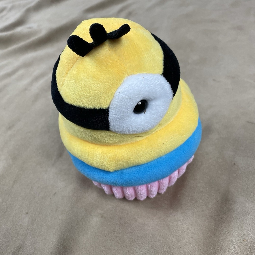 Universal Studios Despicable Me Minion Mayhem Stuart Cupcake 8" Stuffed Plush